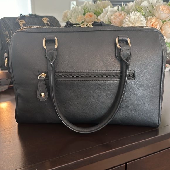 Marc New York Leather Bowling Handbag Crossbody with Strap included - Picture 2 of 6